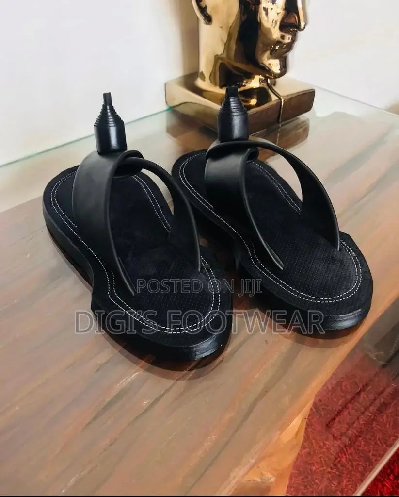 Black Leather Sikapa Chawchaw/ Ahenema