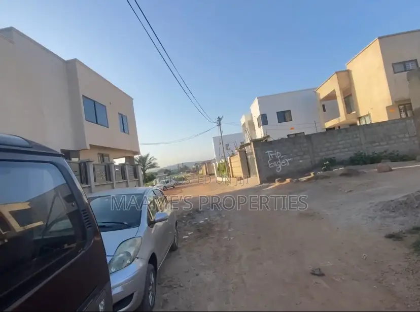 3bdrm Duplex in Oyarifa for sale
