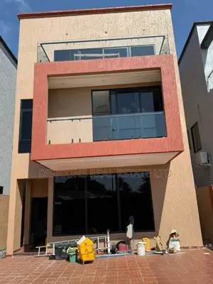 5bdrm Duplex in De-Icons Real Estate, Accra Metropolitan for sale