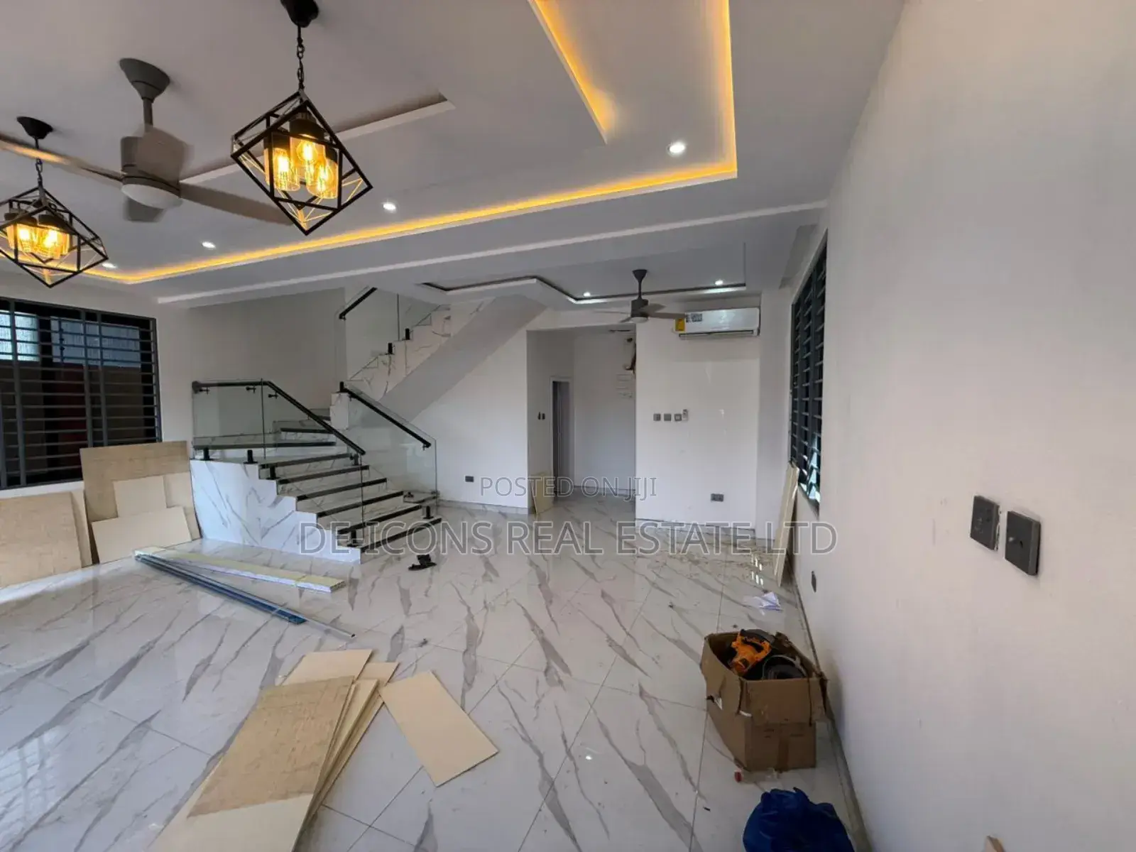 5bdrm Duplex in De-Icons Real Estate, Accra Metropolitan for sale