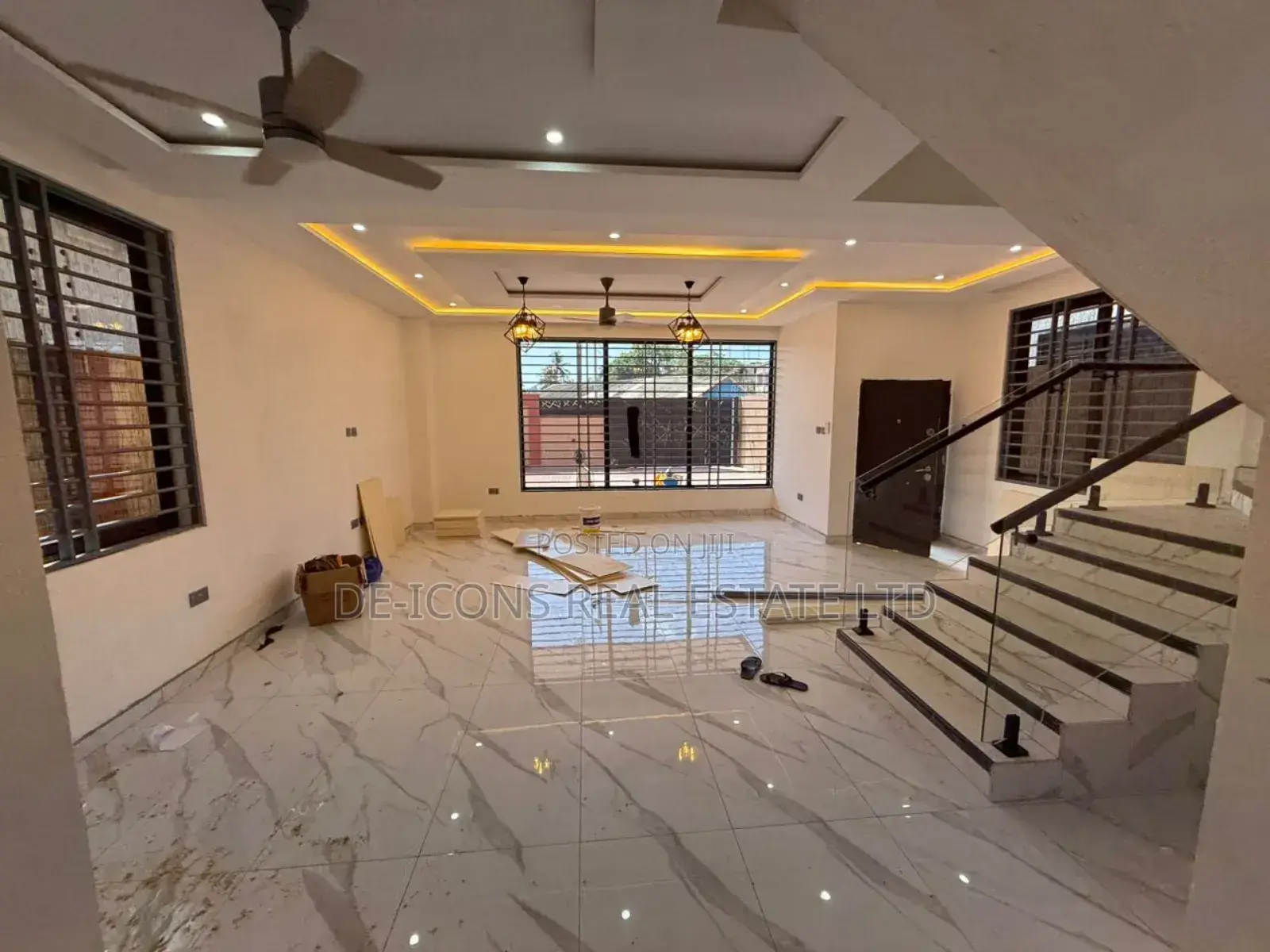 5bdrm Duplex in De-Icons Real Estate, Accra Metropolitan for sale