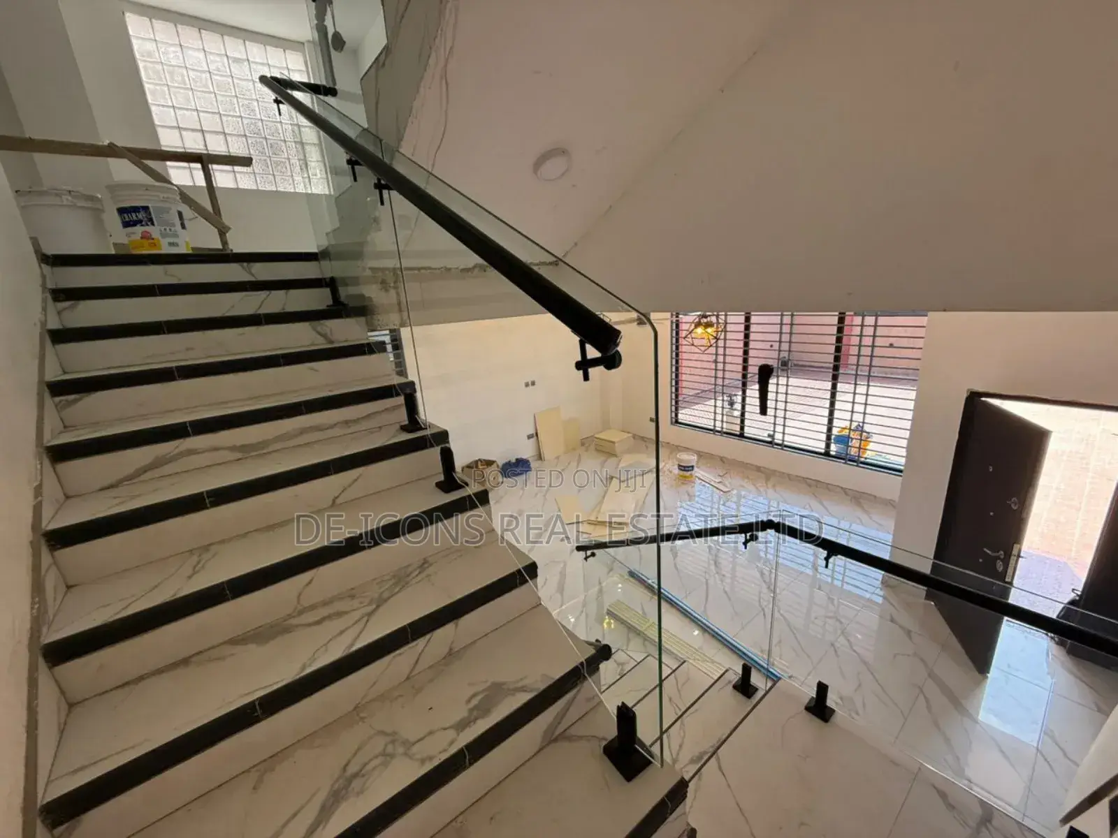 5bdrm Duplex in De-Icons Real Estate, Accra Metropolitan for sale
