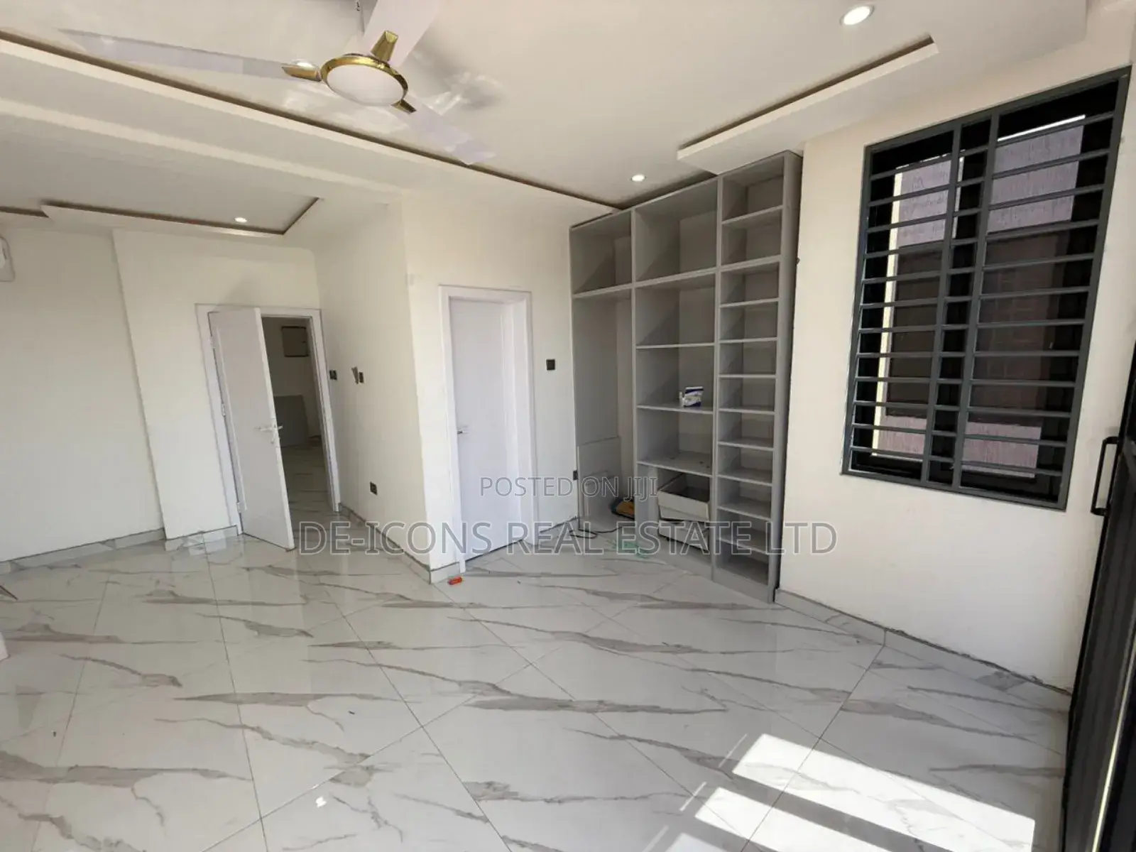 5bdrm Duplex in De-Icons Real Estate, Accra Metropolitan for sale