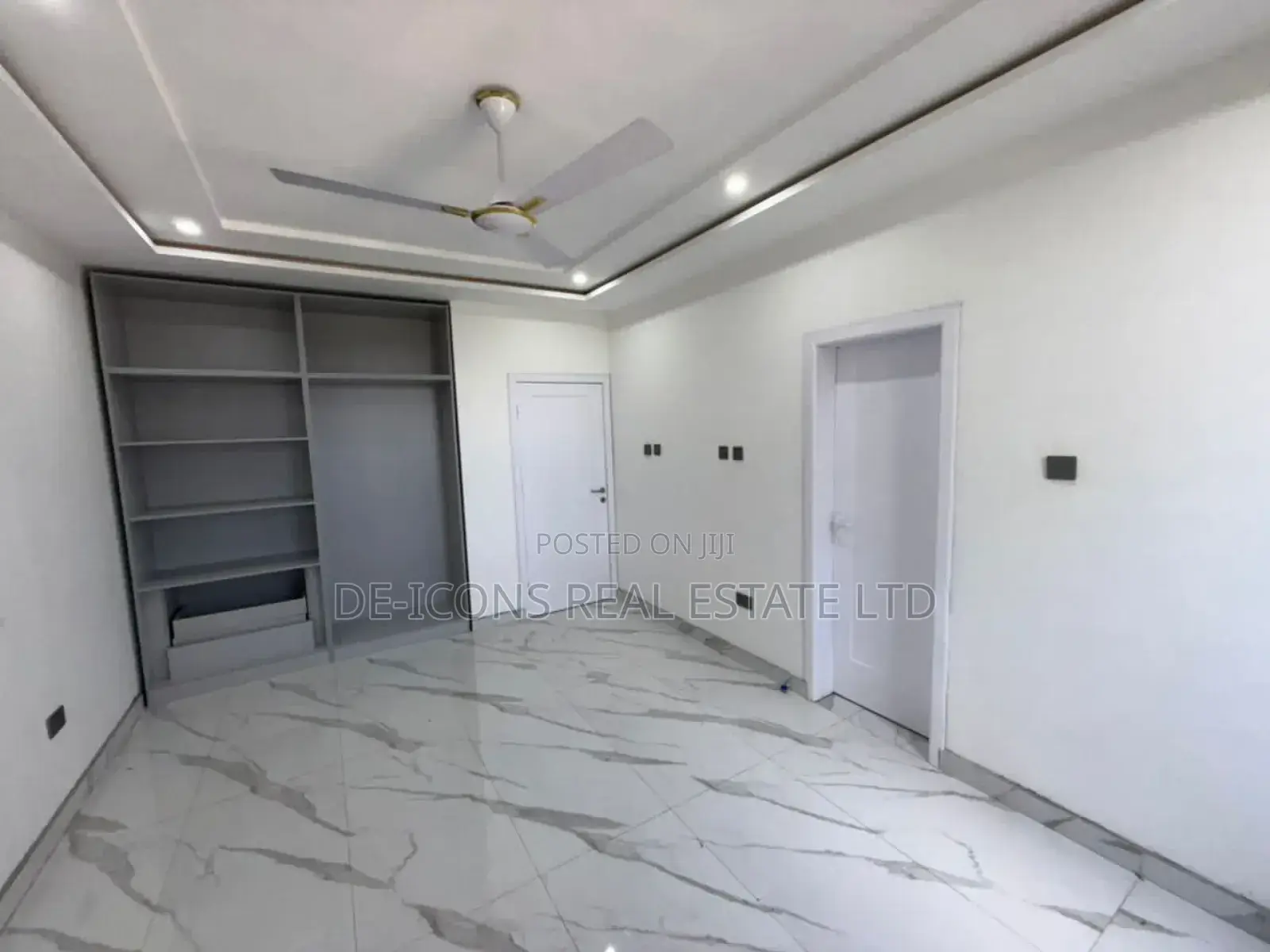 5bdrm Duplex in De-Icons Real Estate, Accra Metropolitan for sale