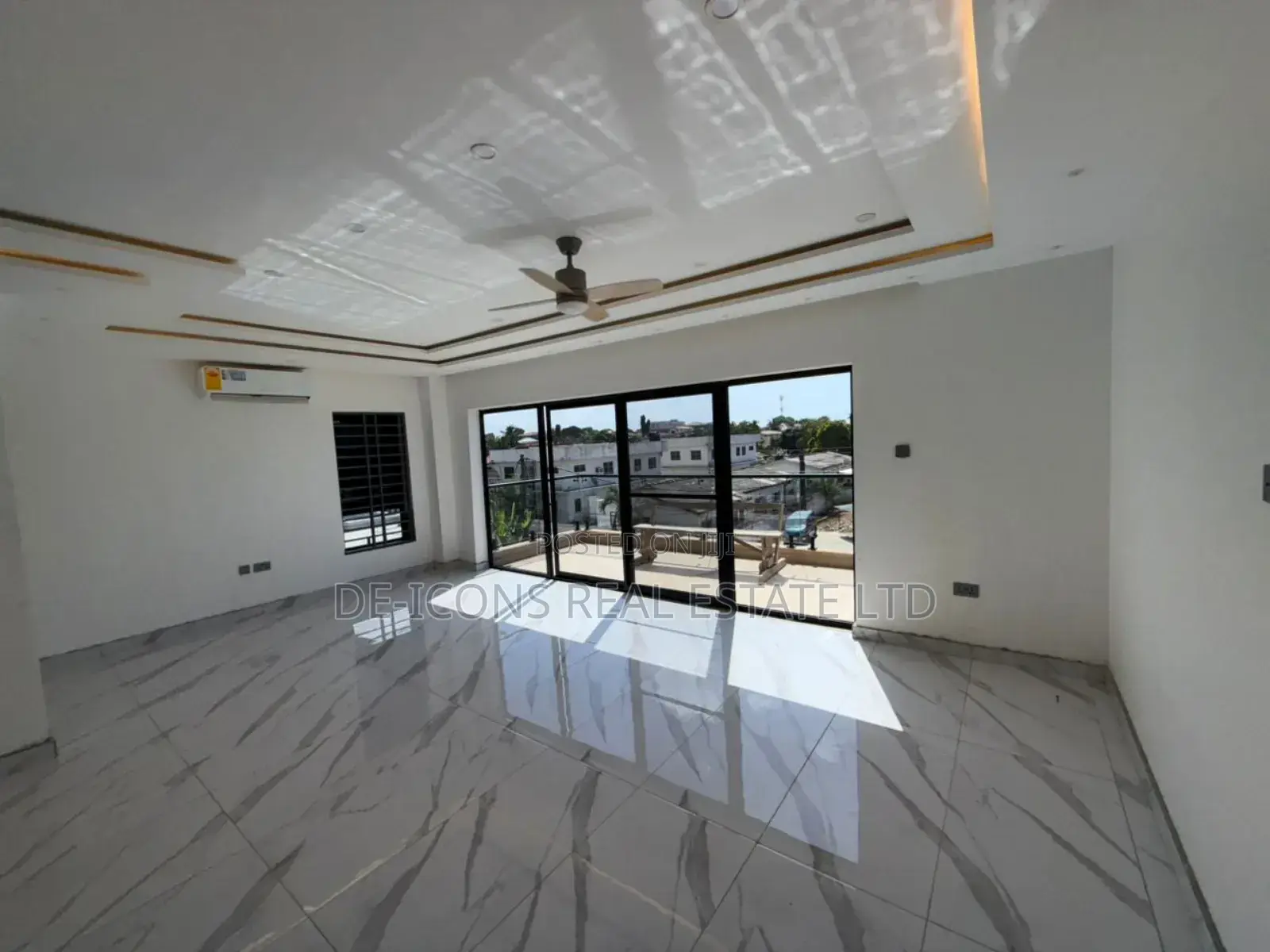5bdrm Duplex in De-Icons Real Estate, Accra Metropolitan for sale