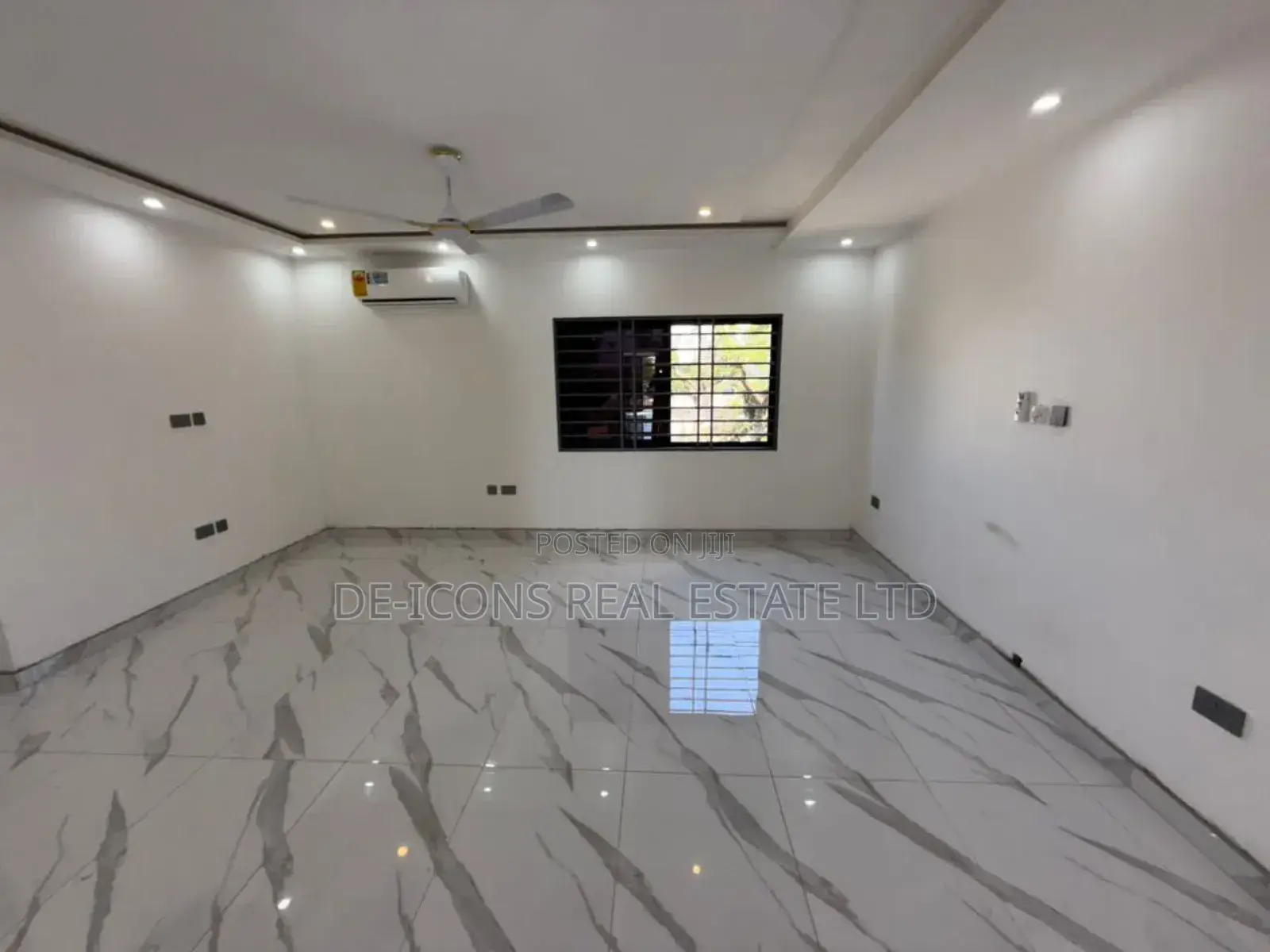 5bdrm Duplex in De-Icons Real Estate, Accra Metropolitan for sale
