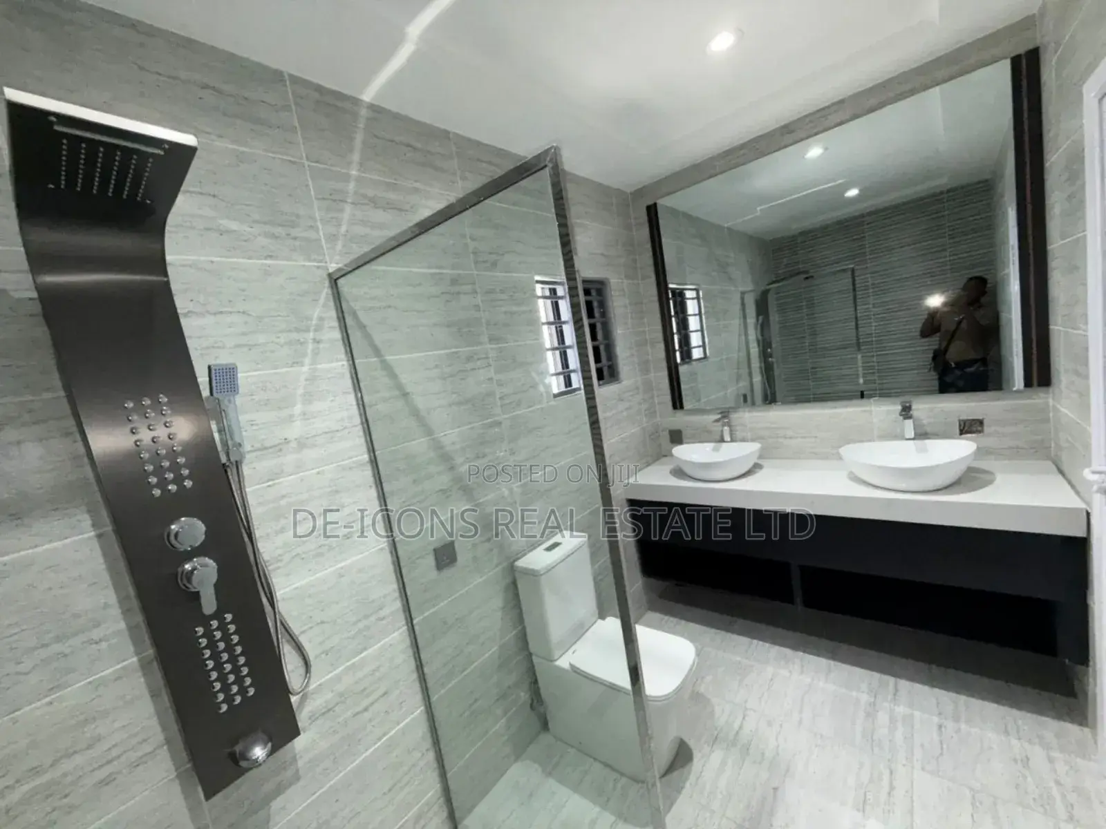5bdrm Duplex in De-Icons Real Estate, Accra Metropolitan for sale