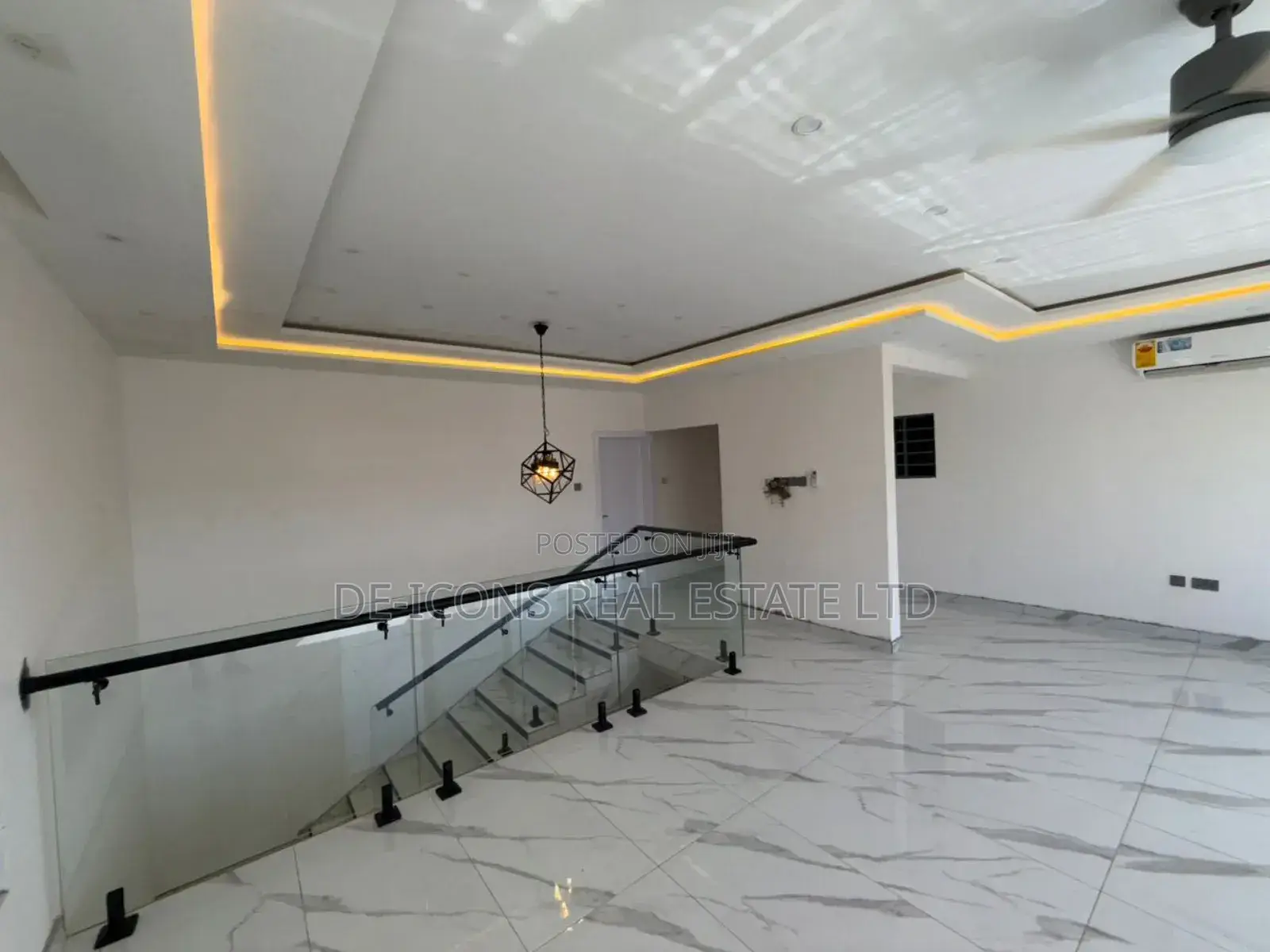 5bdrm Duplex in De-Icons Real Estate, Accra Metropolitan for sale