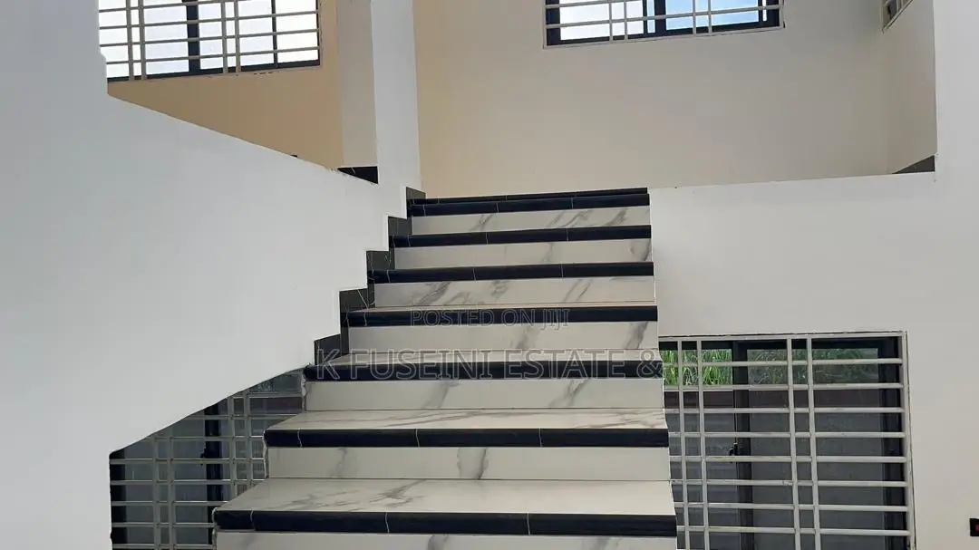 5bdrm House in K Fuseini Estate, Kumasi Metropolitan for sale