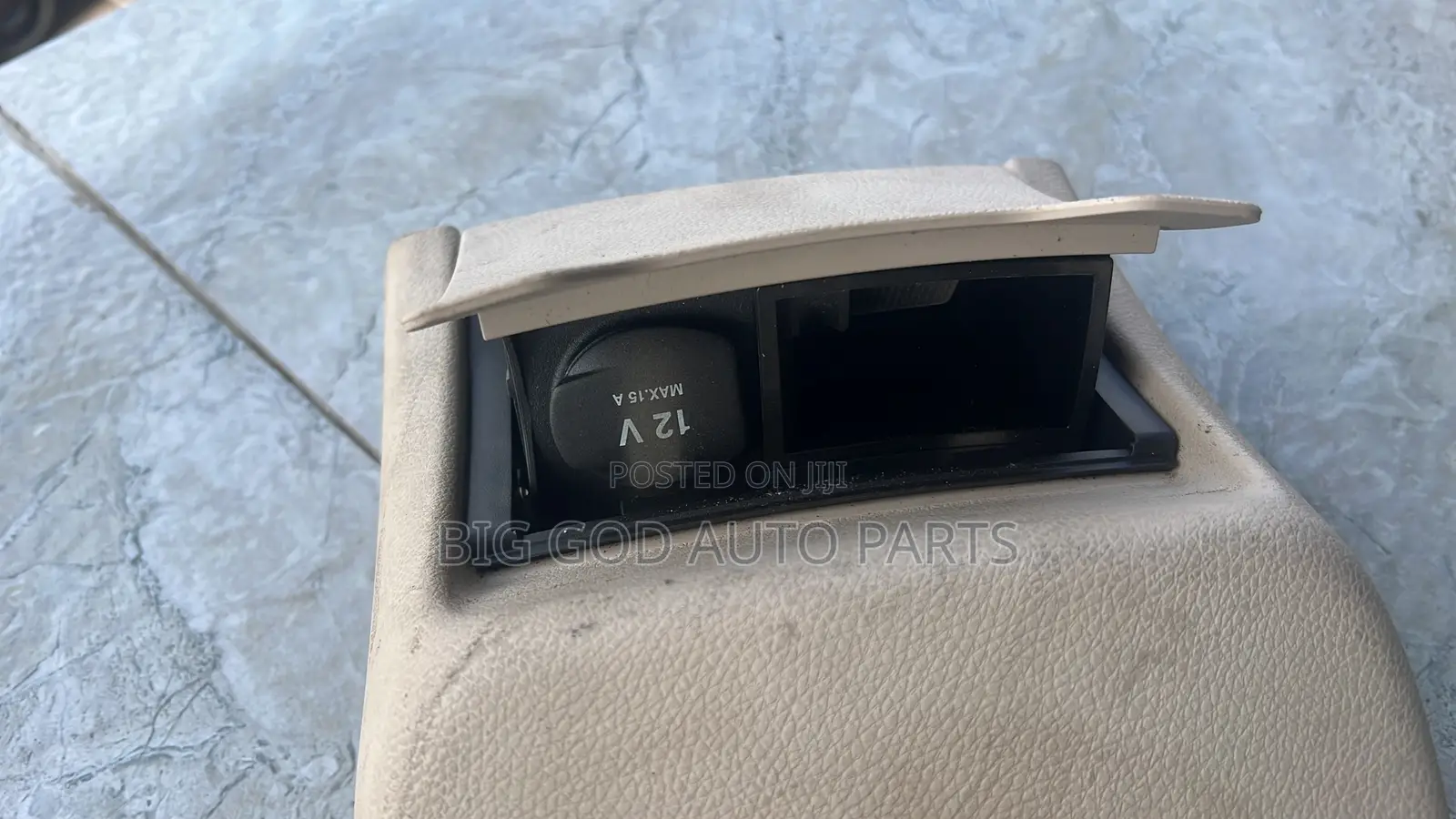 Mercedes Benz C300 Amress Cover