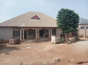 10bdrm House in Brother K Estate, Kumasi Metropolitan for sale