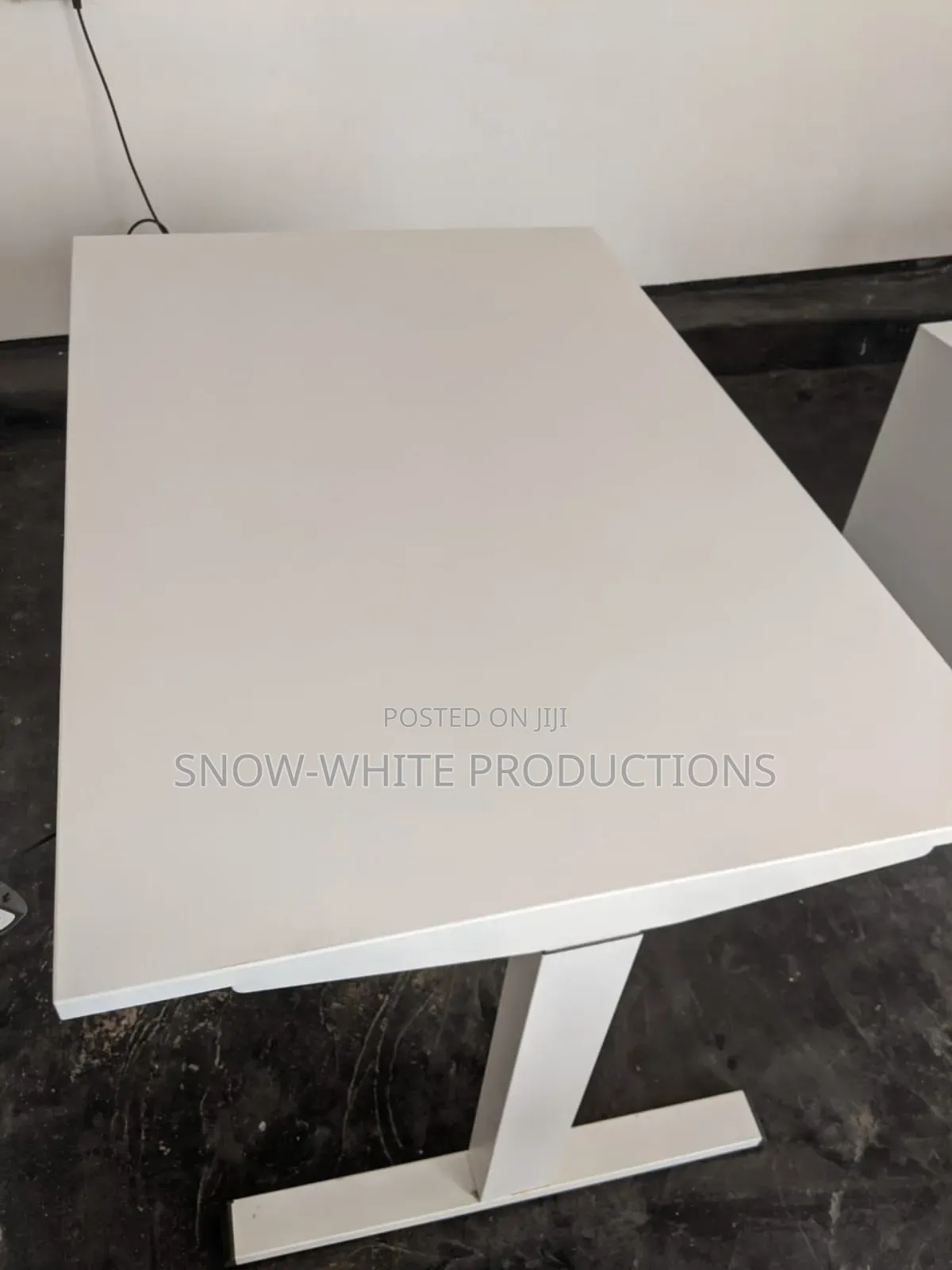 Adjustable Electronic Table