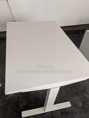 Adjustable Electronic Table