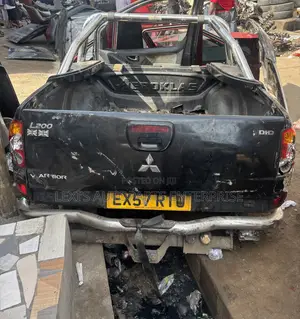 Mitsubishi L200 2014 Bucket /Back Cut