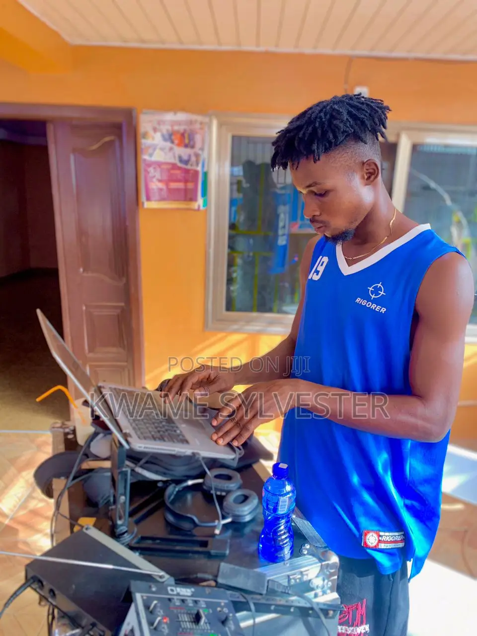 Please Am a Dj I Want Any Kind of Djing Work.