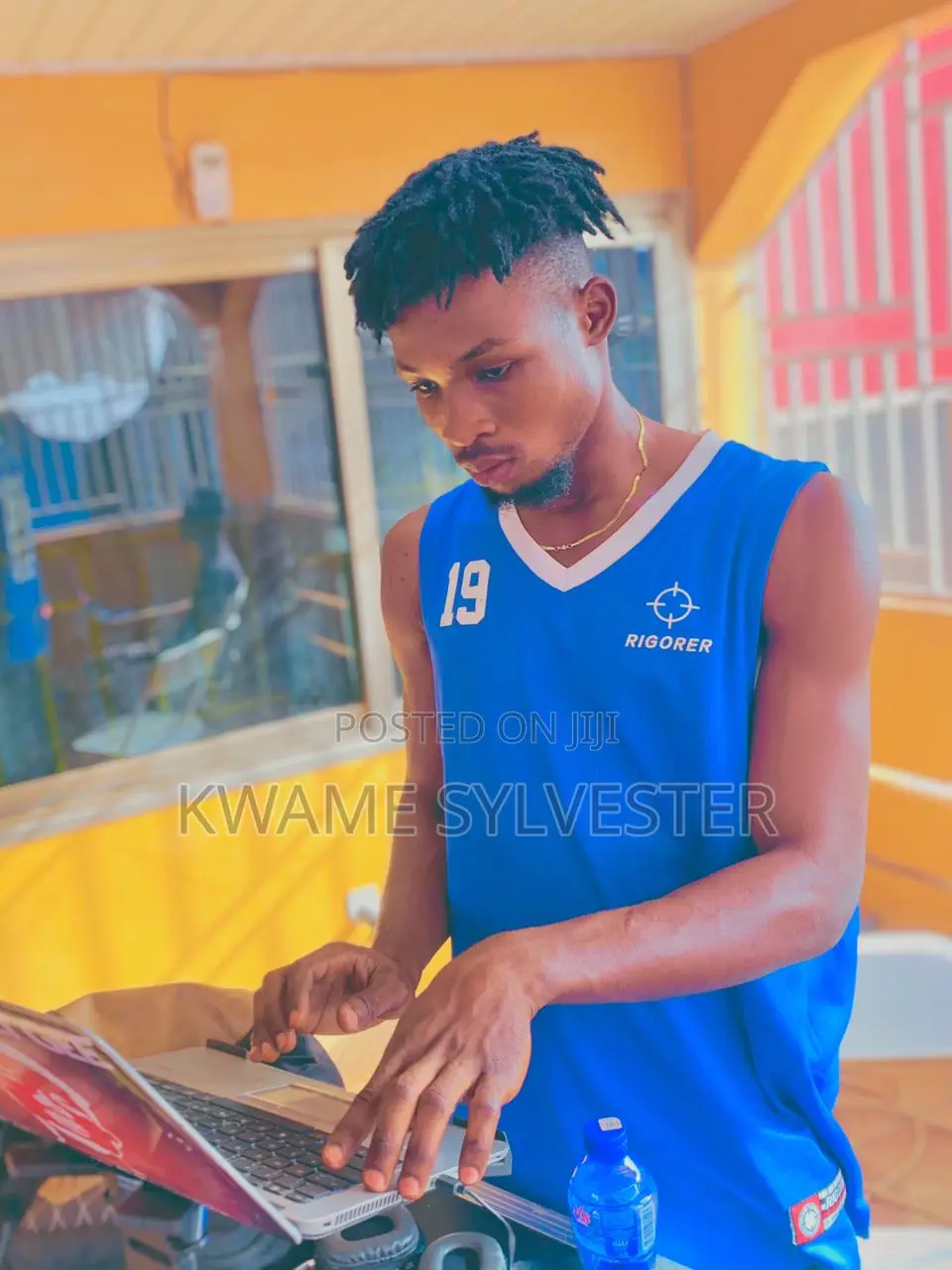 Please Am a Dj I Want Any Kind of Djing Work.