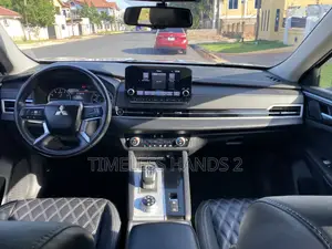 Mitsubishi Outlander SE 2022 Silver