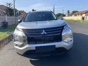 Mitsubishi Outlander SE 2022 Silver