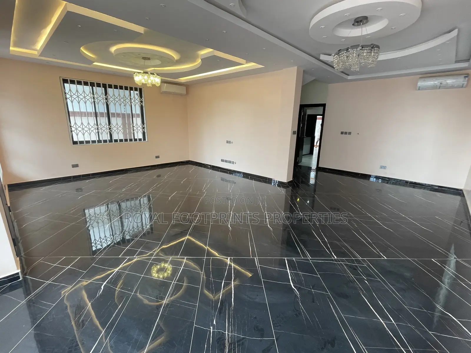 5bdrm House in Luxelooks Properties, East Legon for sale