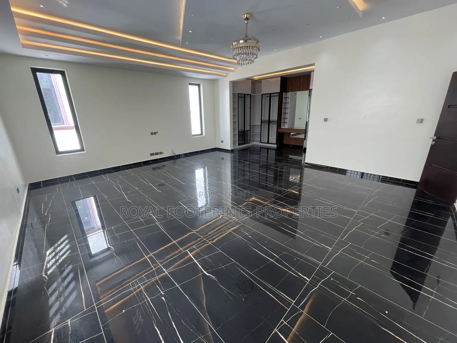 5bdrm House in Luxelooks Properties, East Legon for sale