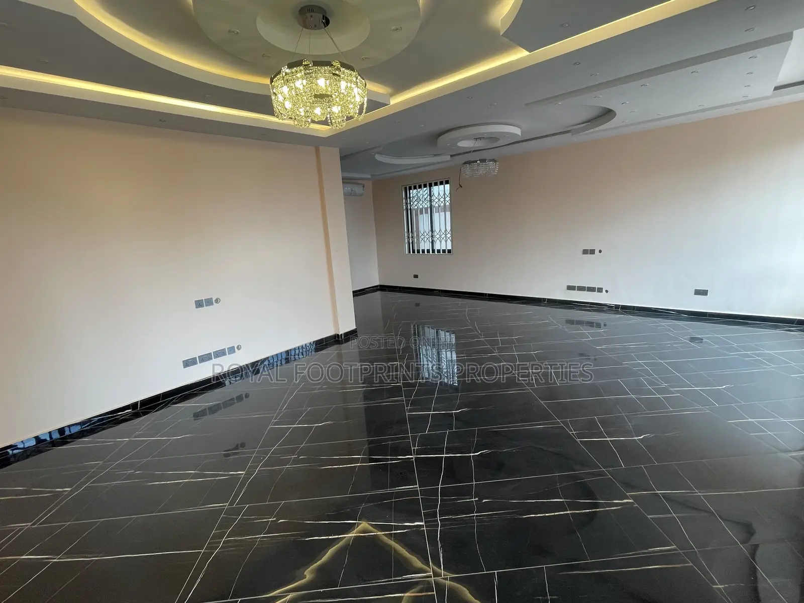 5bdrm House in Luxelooks Properties, East Legon for sale