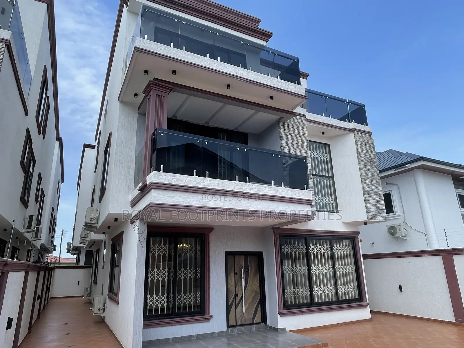 5bdrm House in Luxelooks Properties, East Legon for sale