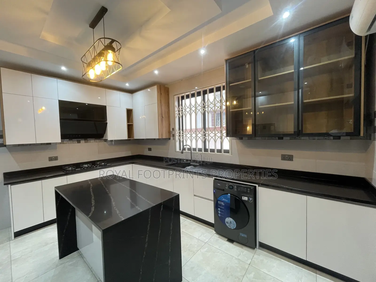 5bdrm House in Luxelooks Properties, East Legon for sale