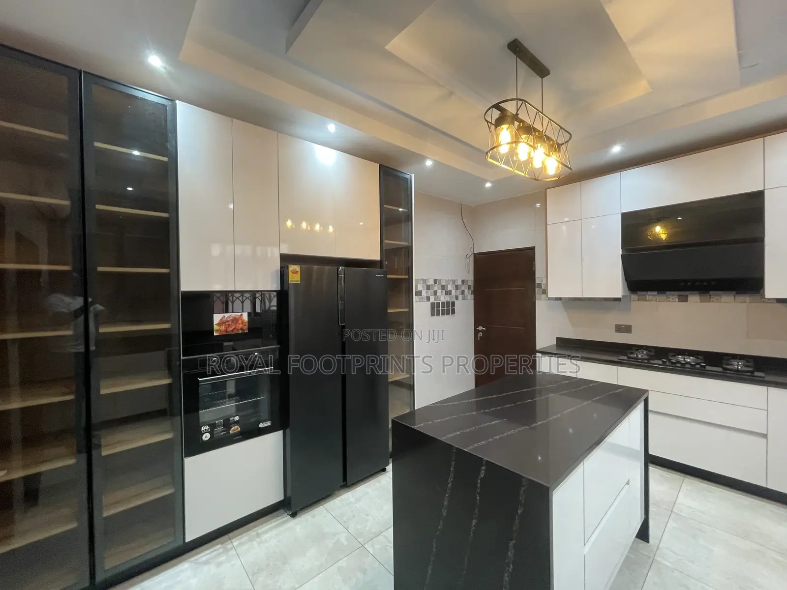 5bdrm House in Luxelooks Properties, East Legon for sale