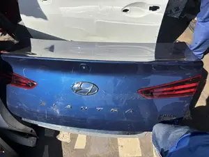 Hyundai Elantra 2018-2020 Booth / Trunk