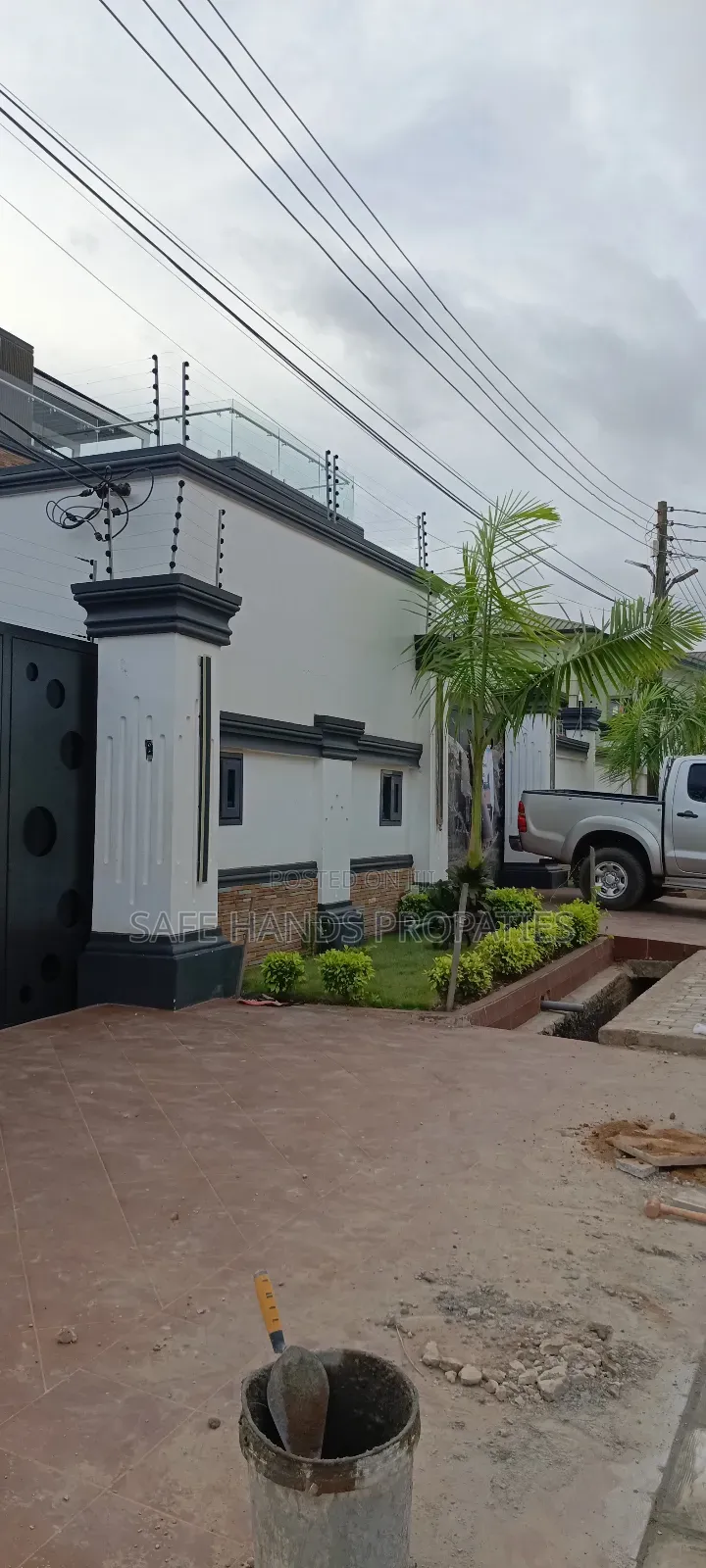 6bdrm House in Lakeside Estate, Accra Metropolitan for sale
