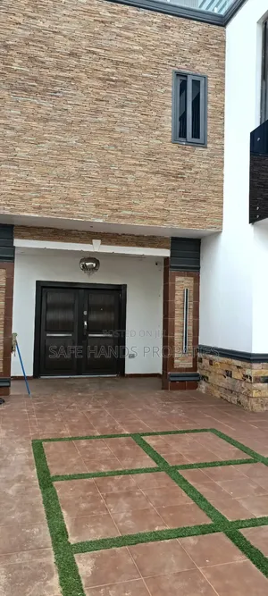 6bdrm House in Lakeside Estate, Accra Metropolitan for sale