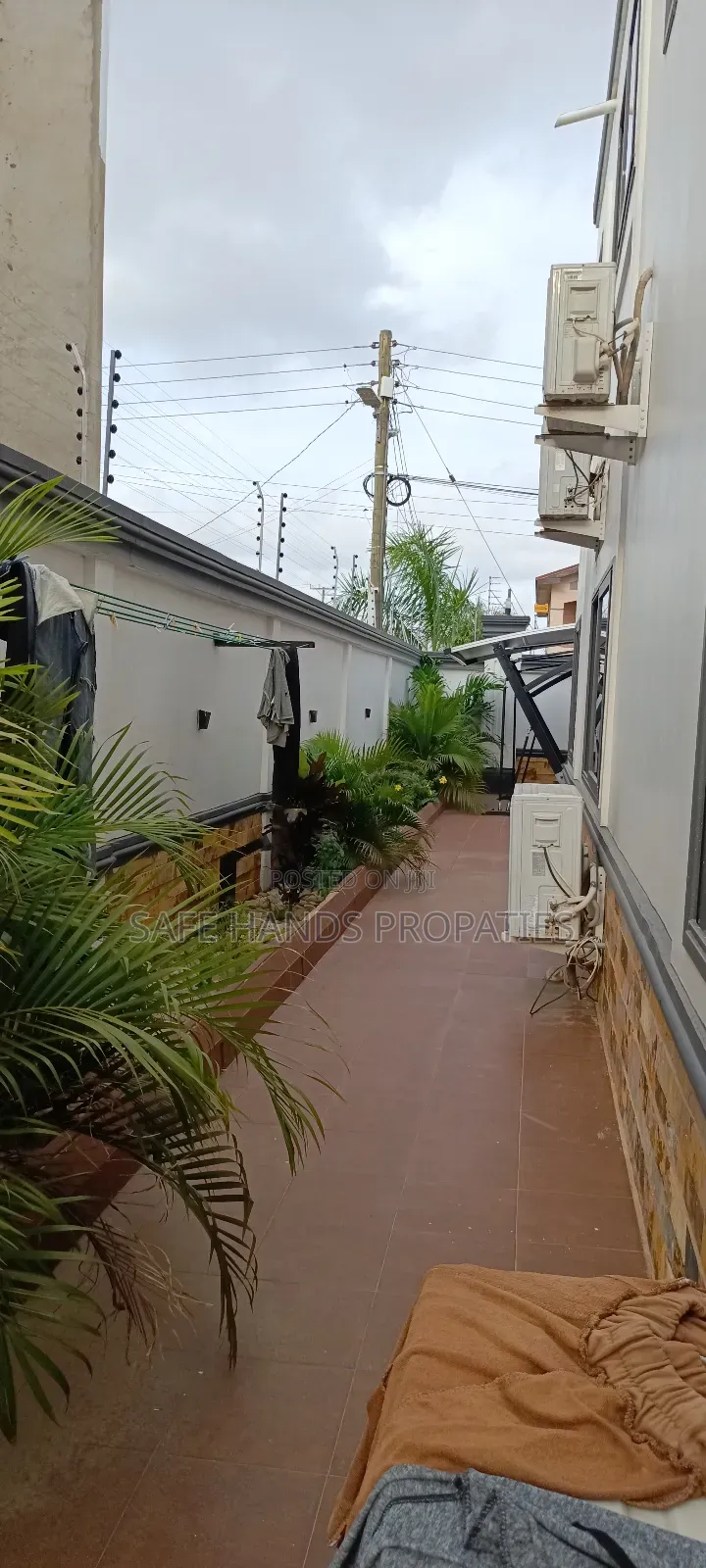 6bdrm House in Lakeside Estate, Accra Metropolitan for sale