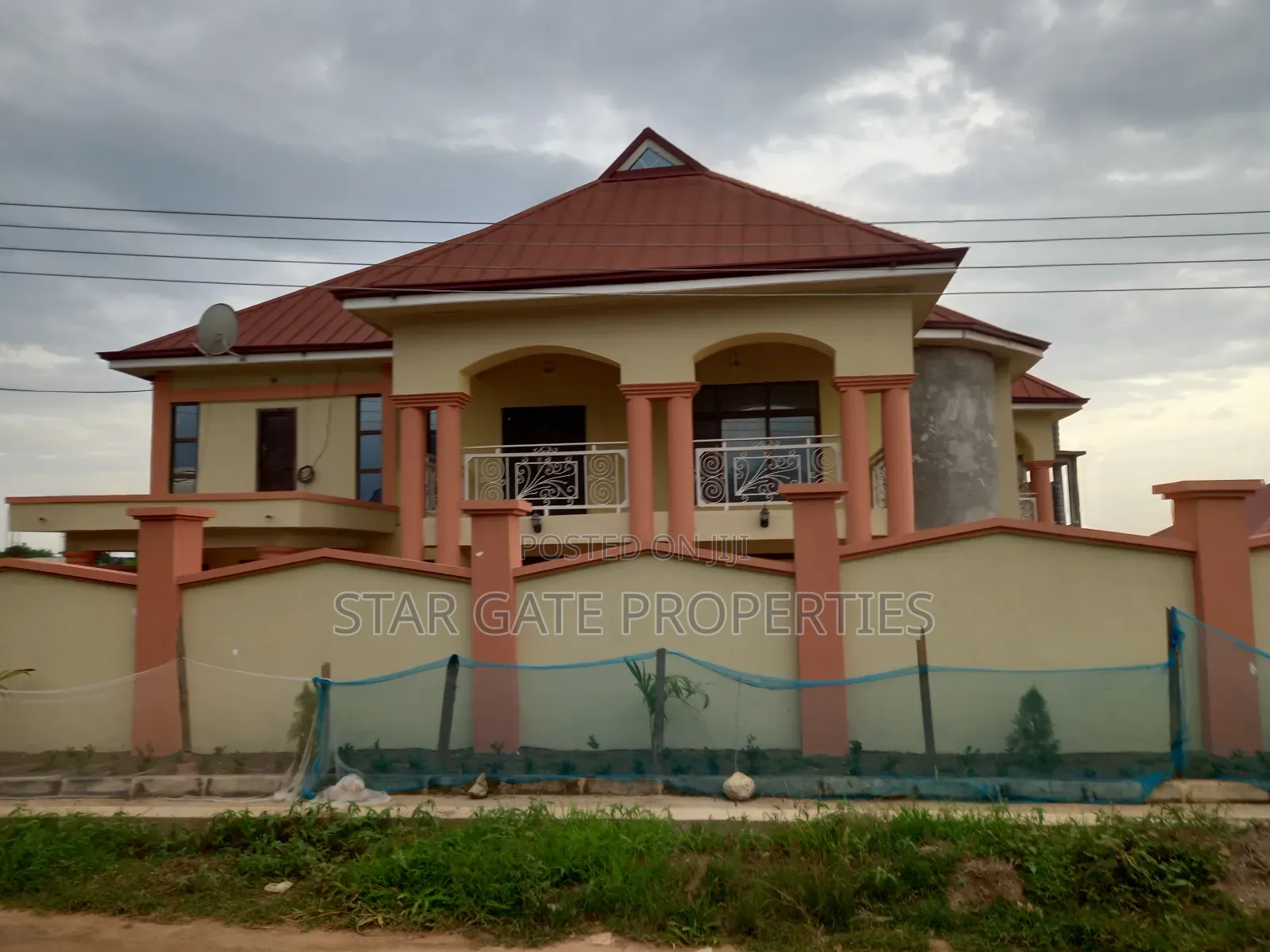 7bdrm House in Anwomaso, Kumasi Metropolitan for sale