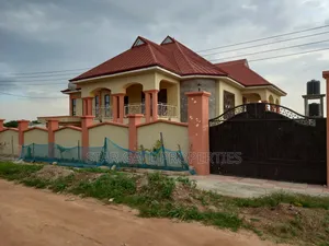 7bdrm House in Anwomaso, Kumasi Metropolitan for sale