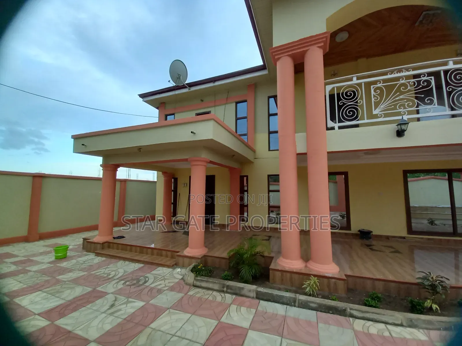 7bdrm House in Anwomaso, Kumasi Metropolitan for sale