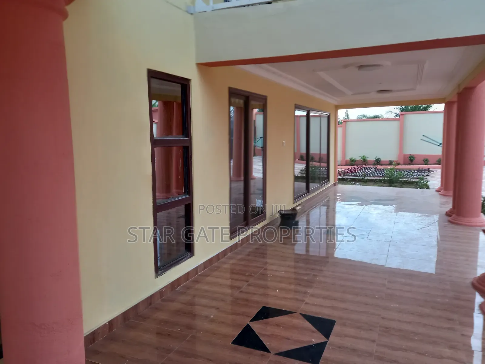 7bdrm House in Anwomaso, Kumasi Metropolitan for sale