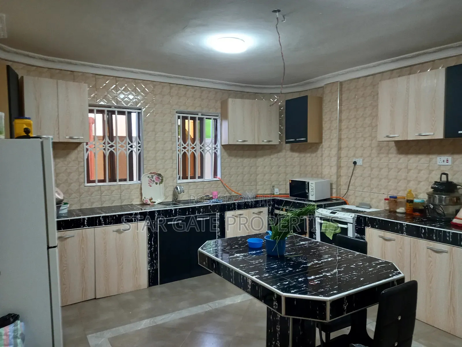 7bdrm House in Anwomaso, Kumasi Metropolitan for sale
