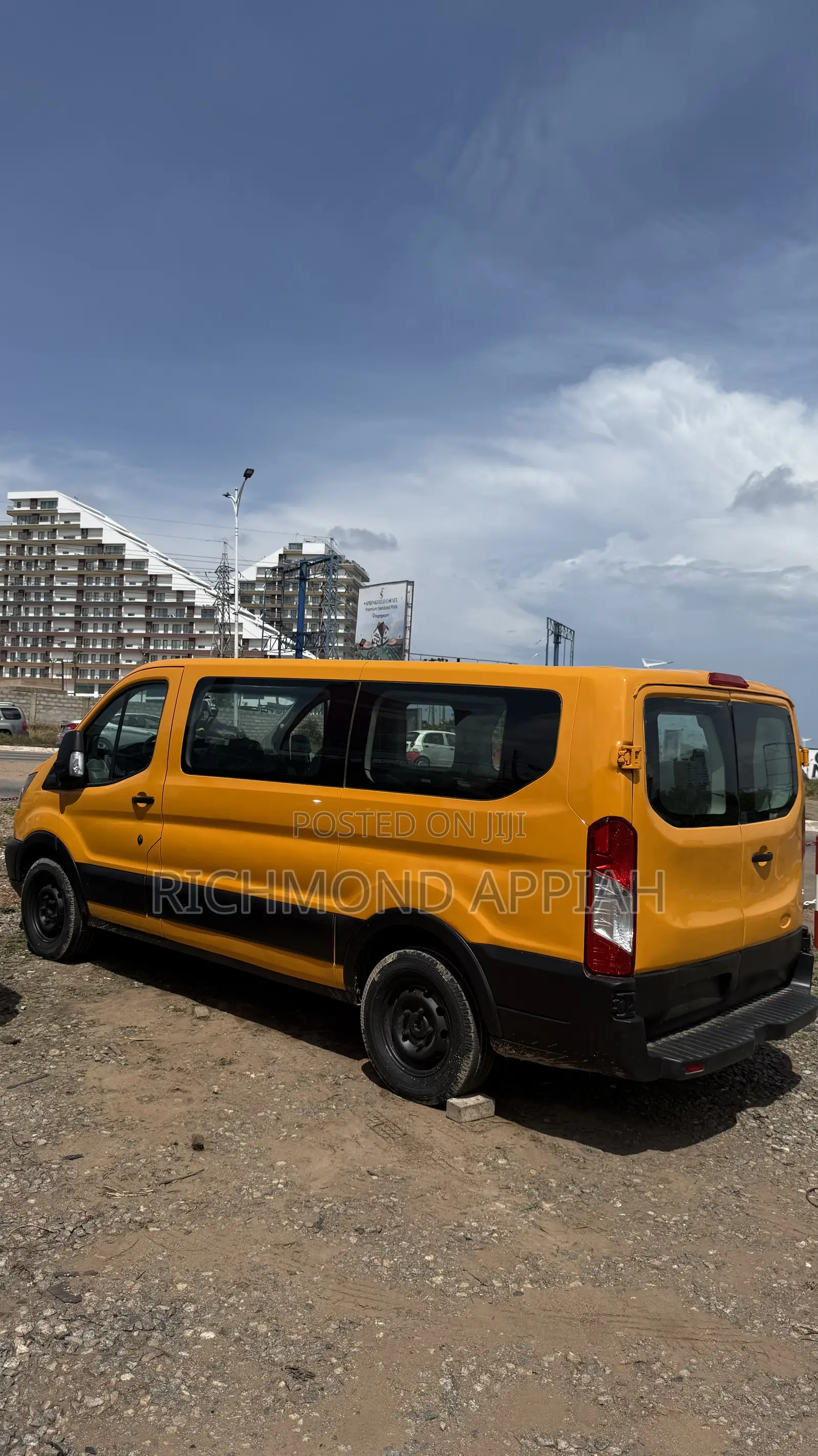 Ford Transit Crew Van 2023 Yellow