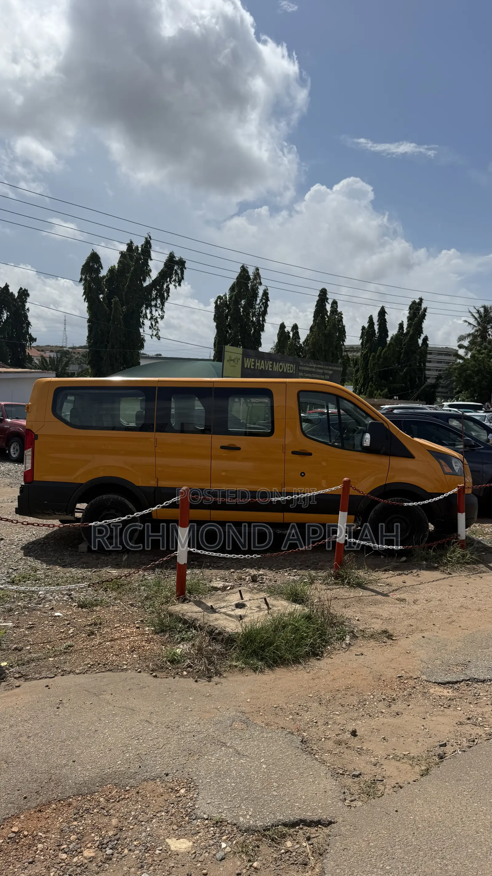 Ford Transit Crew Van 2023 Yellow