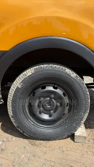 Ford Transit Crew Van 2023 Yellow