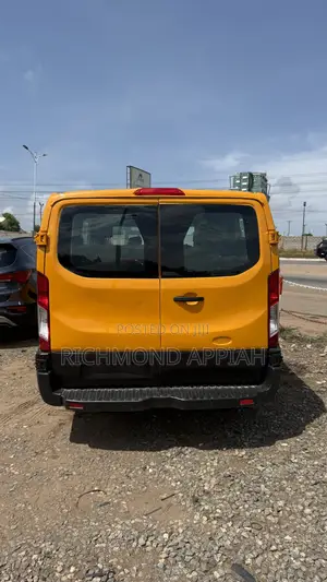 Ford Transit Crew Van 2023 Yellow