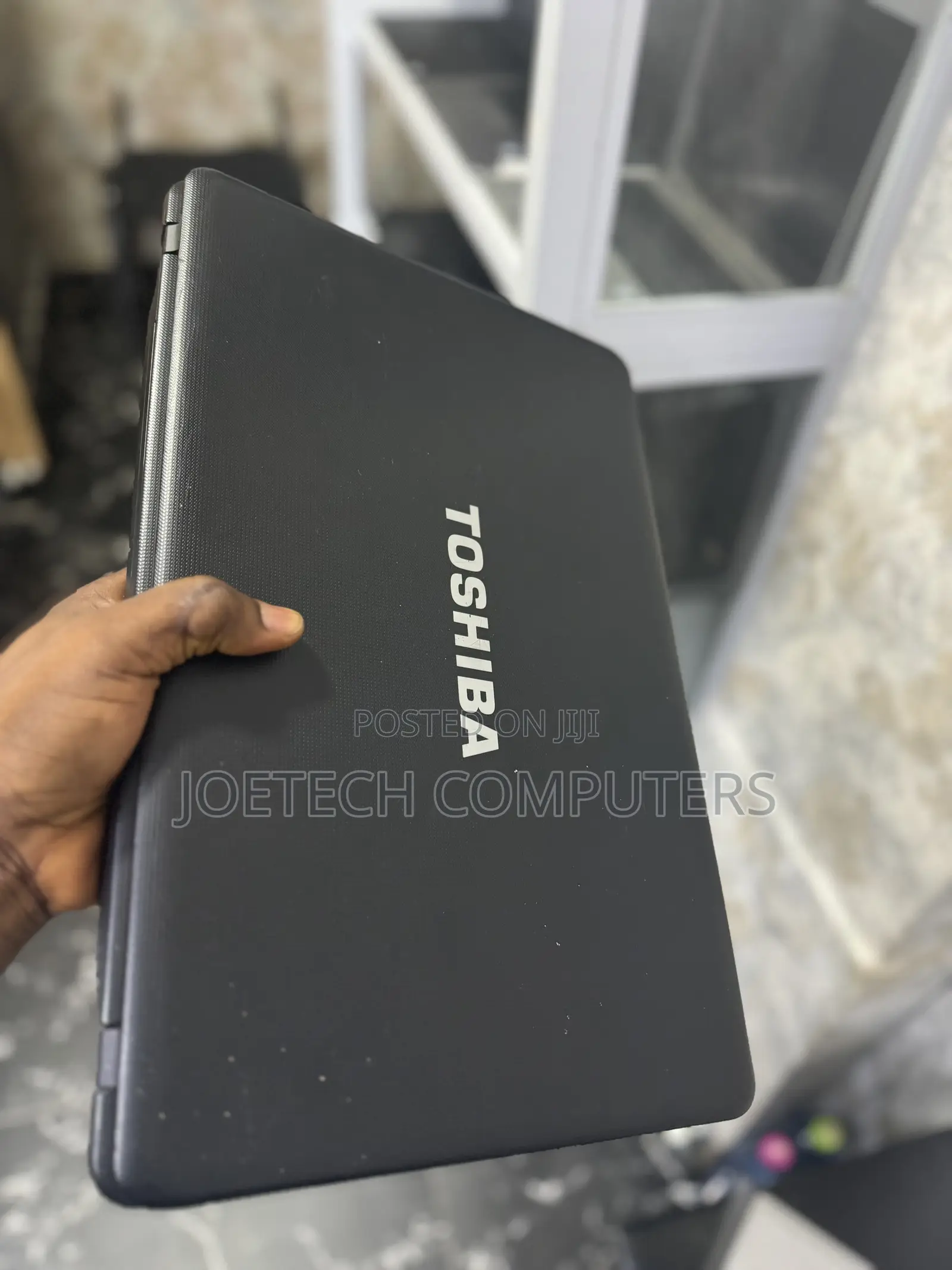 Laptop Toshiba Satellite C665 4GB Intel Celeron HDD 350GB
