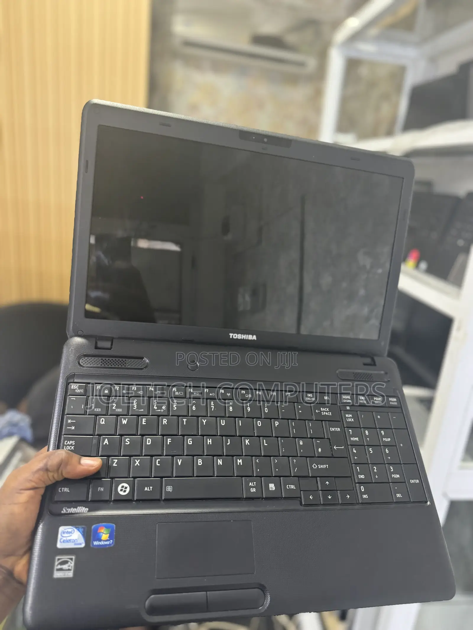 Laptop Toshiba Satellite C665 4GB Intel Celeron HDD 350GB
