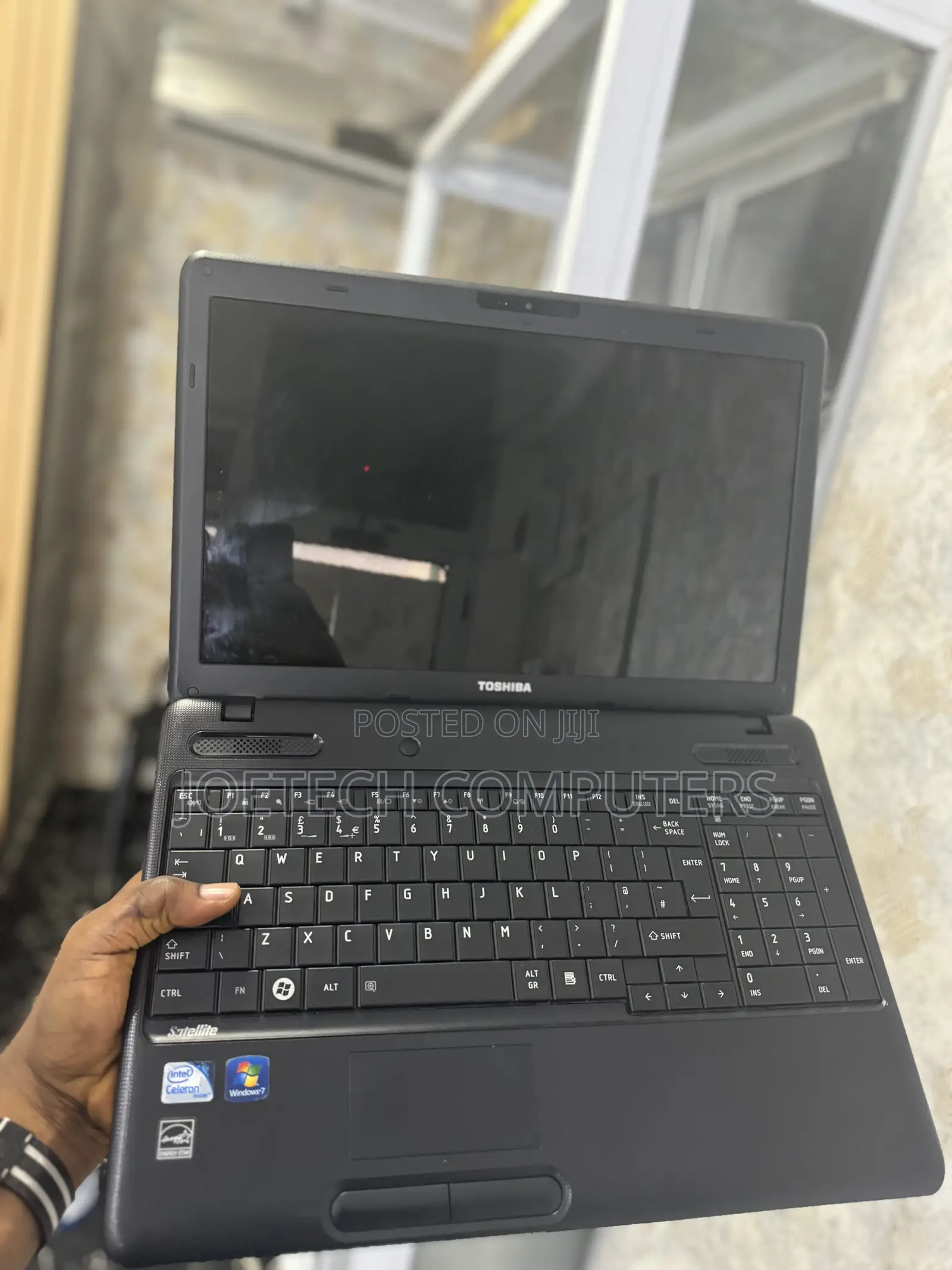 Laptop Toshiba Satellite C665 4GB Intel Celeron HDD 350GB
