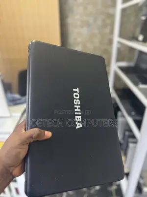 Laptop Toshiba Satellite C665 4GB Intel Celeron HDD 350GB