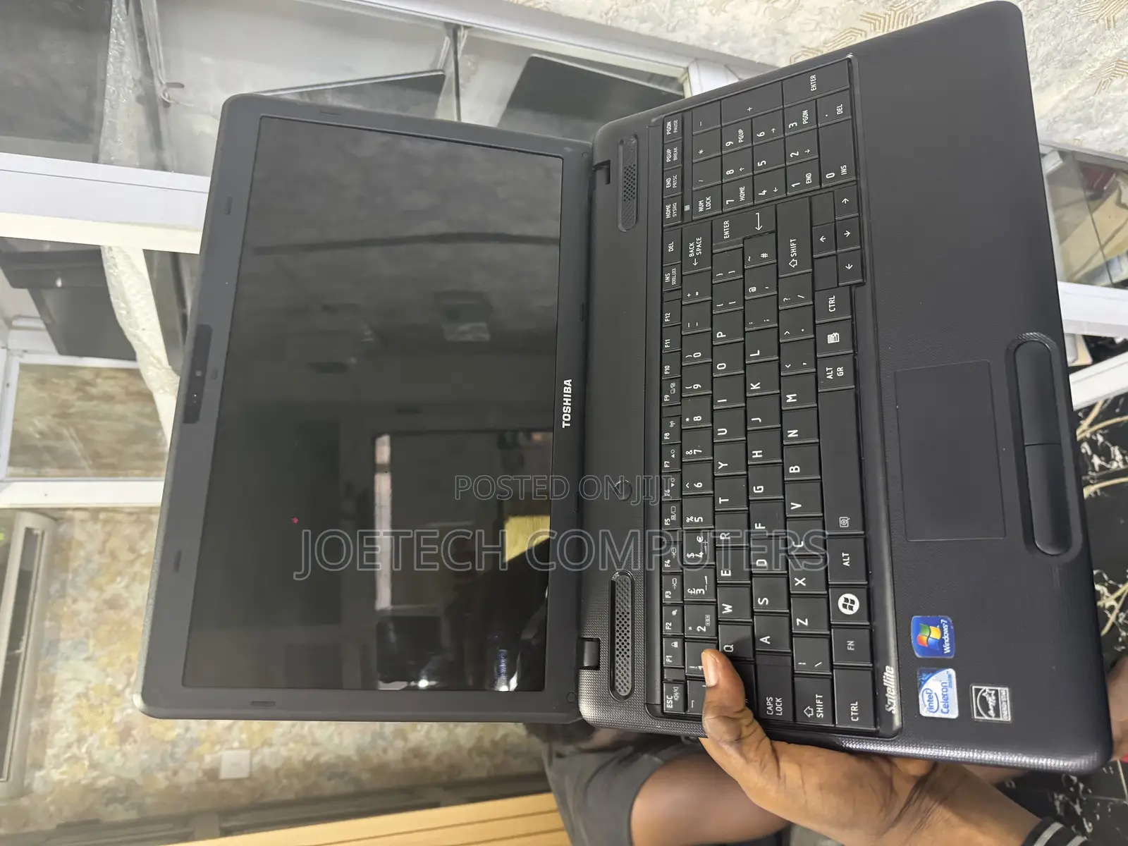 Laptop Toshiba Satellite C665 4GB Intel Celeron HDD 350GB