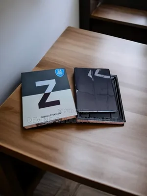 New Samsung Galaxy Z Fold3 5G 256 GB Gold