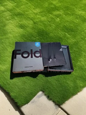 New Samsung Galaxy Z Fold4 256 GB Gold