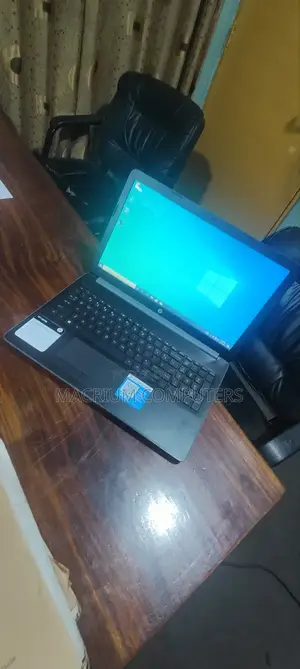 Laptop HP 15 4GB AMD HDD 700GB