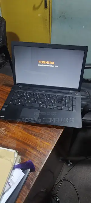 Laptop Toshiba Satellite C70D 4GB AMD HDD 500GB
